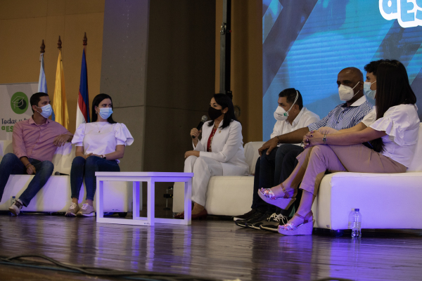 Alcald&iacute;a y Univalle entregaron 2.000 tablets a beneficiarios de Todas y todos a estudia